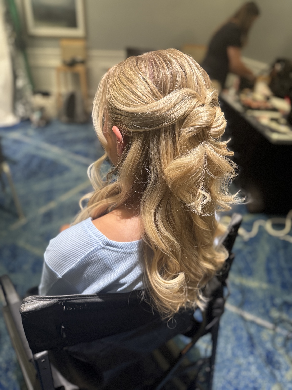 Half-up blonde curls